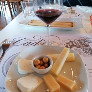 cavallo deg2 Piatto di formaggi e nocciole