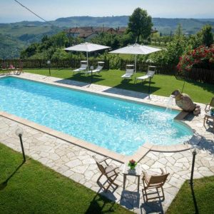 Langhe farmhouse with pool