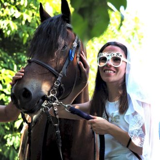 Addio al nubilato nelle Langhe Futura sposa e cavallo