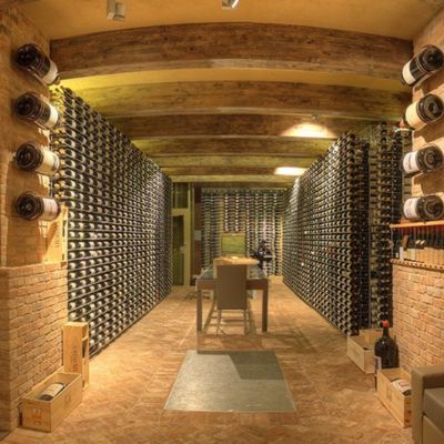 La fornita cantina della Ciau del Tornavento
