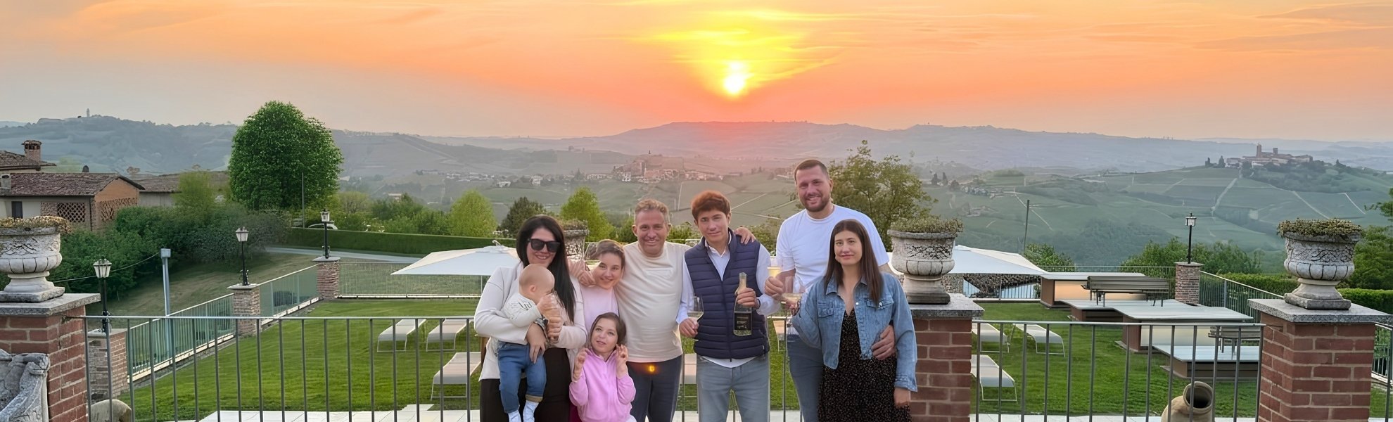 Gruppo privato al tramonto nelle Langhe, Piemonte